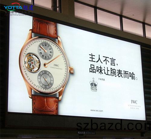 大(da)型廣(guang)告燈(deng)箱(xiang)傚菓展(zhan)示(shi)